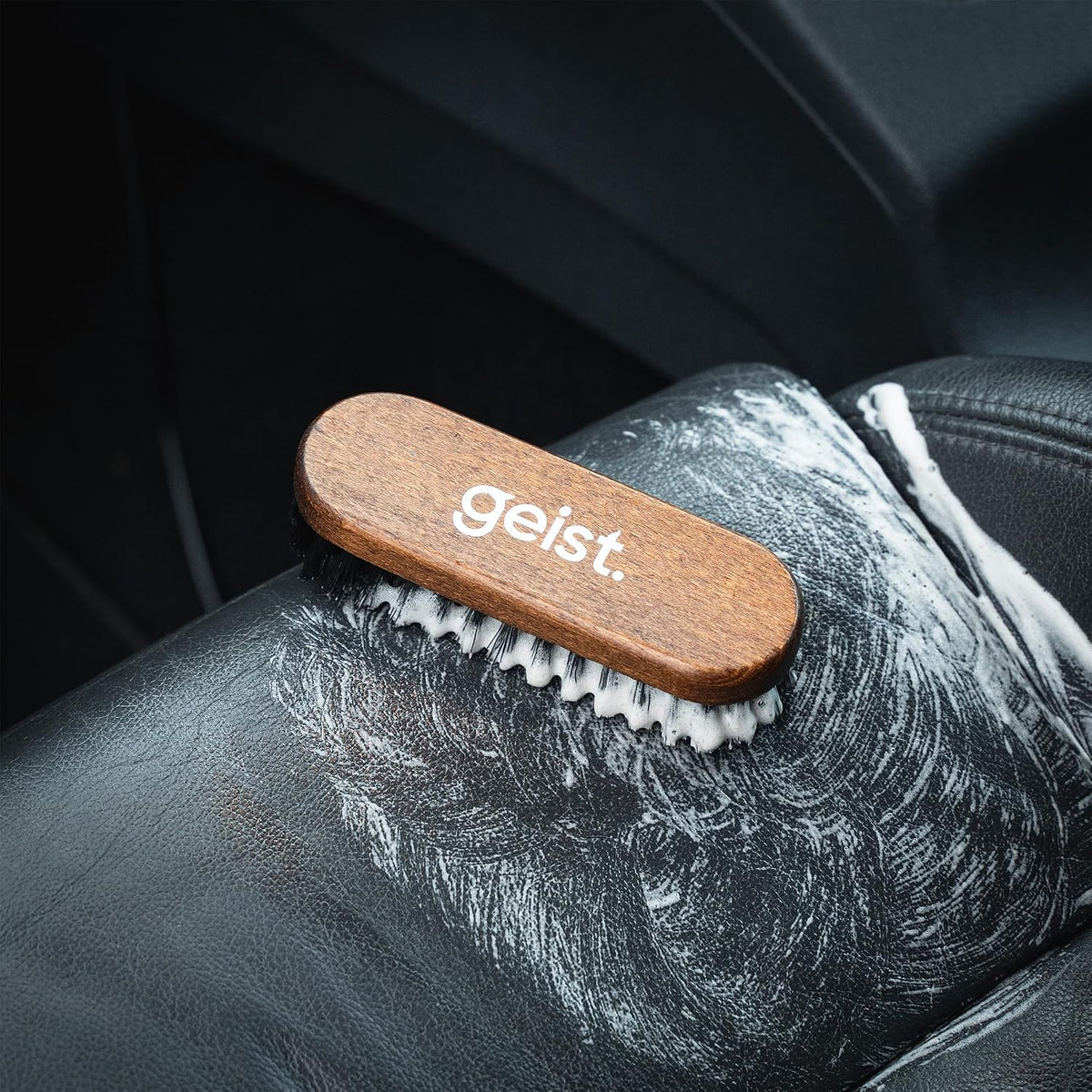 Geist. Leather & Upholstery Cleaning Brush Medium | To clean car seats, leather sofas, and alcantara | For car interiors, furniture, boots, shoes, bags and more