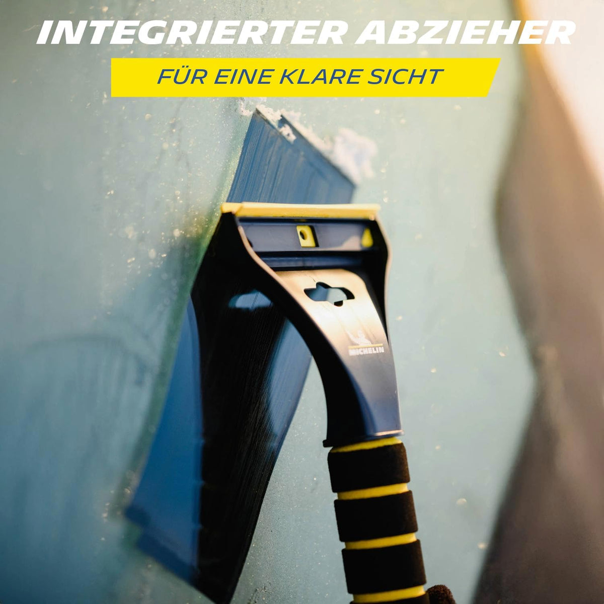 Michelin 81000 Ice scraper made of high-impact proof polystyrene - Blue/white