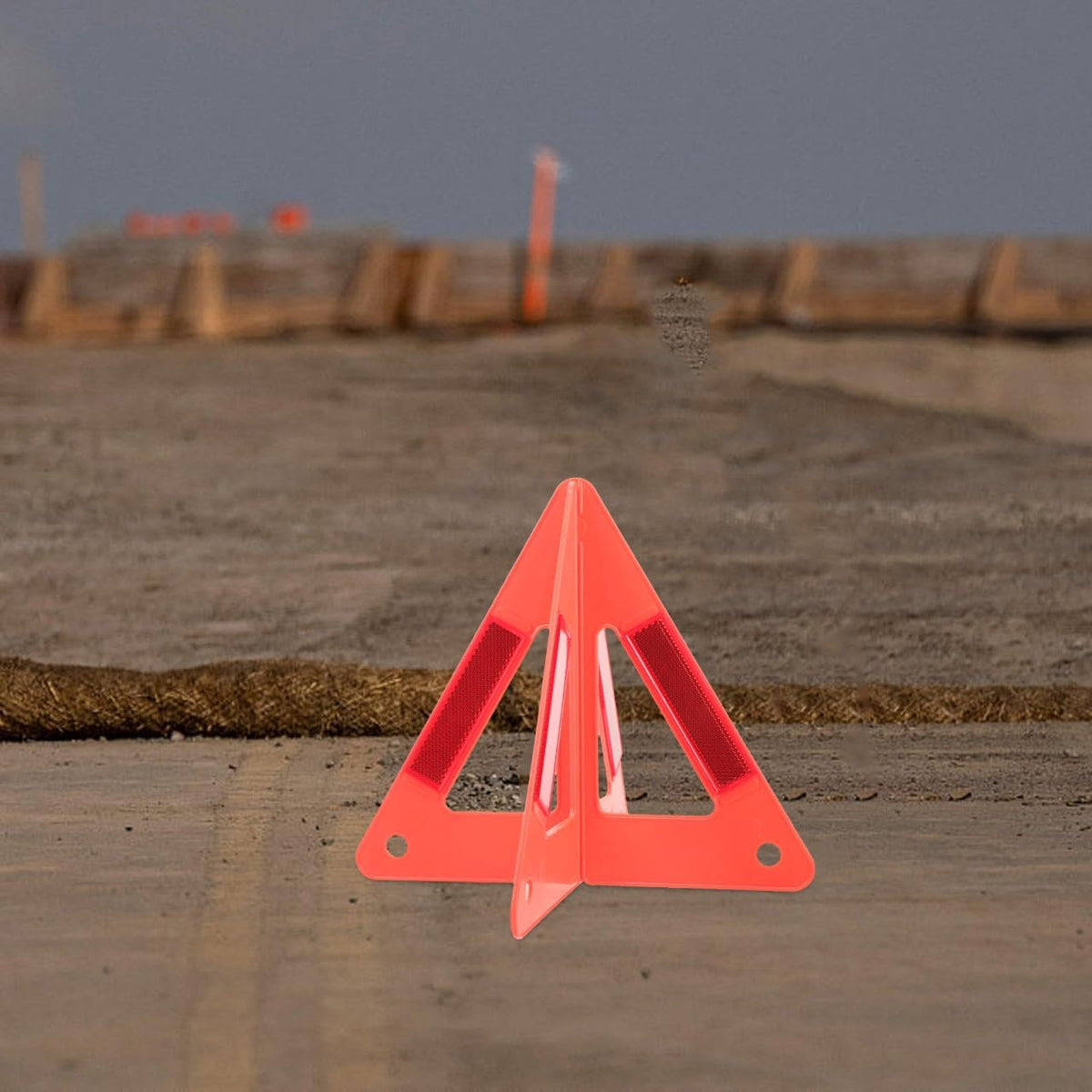 Amosfun Safety Triangle Reflective Road Safety Kit Road Warning Sign for Car Roadside Assistance Construction Work Trucks Trailers Tractors Portable Emergency Sign