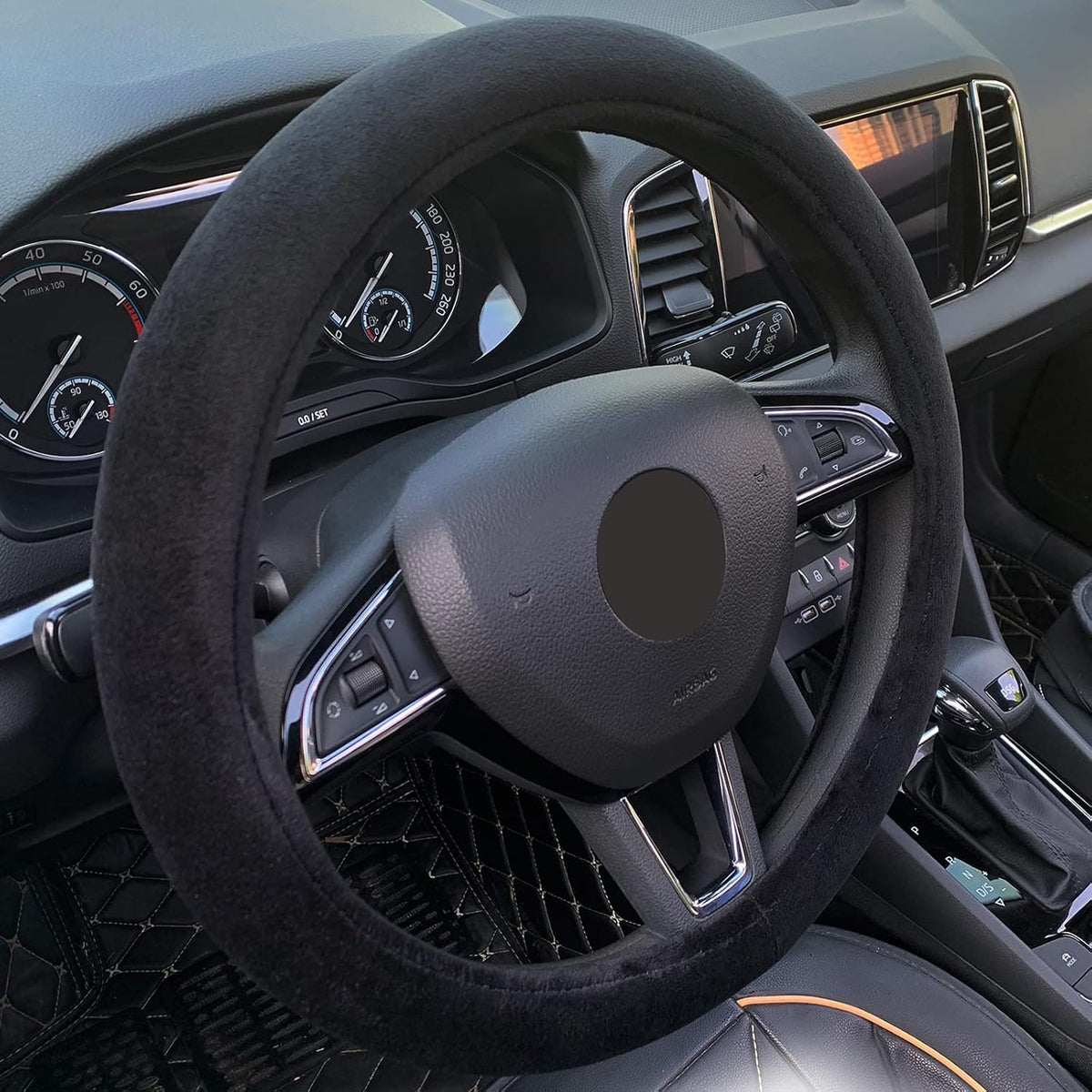 Fluffy Steering Wheel Cover, Short Plush Auto Accessories for Men and Women with Inner Ring Universal 15 Inch (Black)
