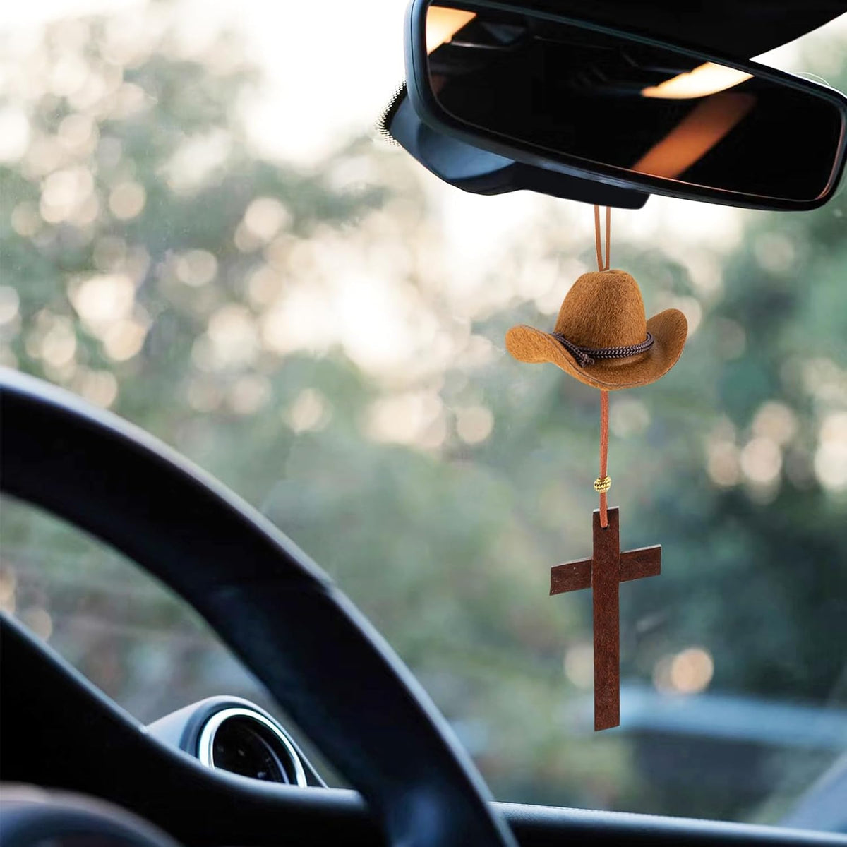 Rislobx Cowboy Hat Car Charm, Cowboy Hat for Car Mirror Hanging with Cross, Country Car Hanging Pendant, Cute Rear View Mirror Hanger Decor for Women, Universal Auto Interior Accessories (Black)