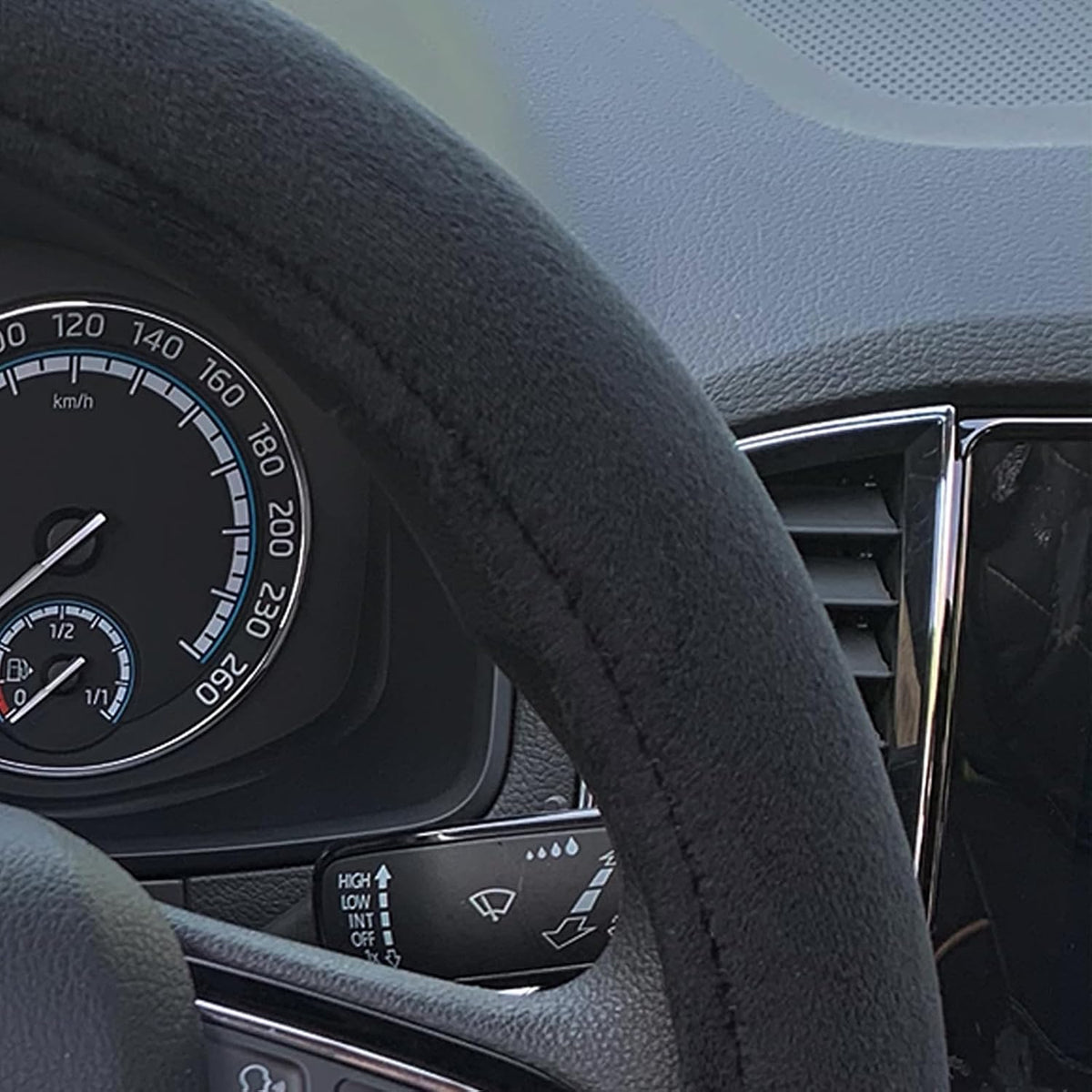 Fluffy Steering Wheel Cover, Short Plush Auto Accessories for Men and Women with Inner Ring Universal 15 Inch (Black)