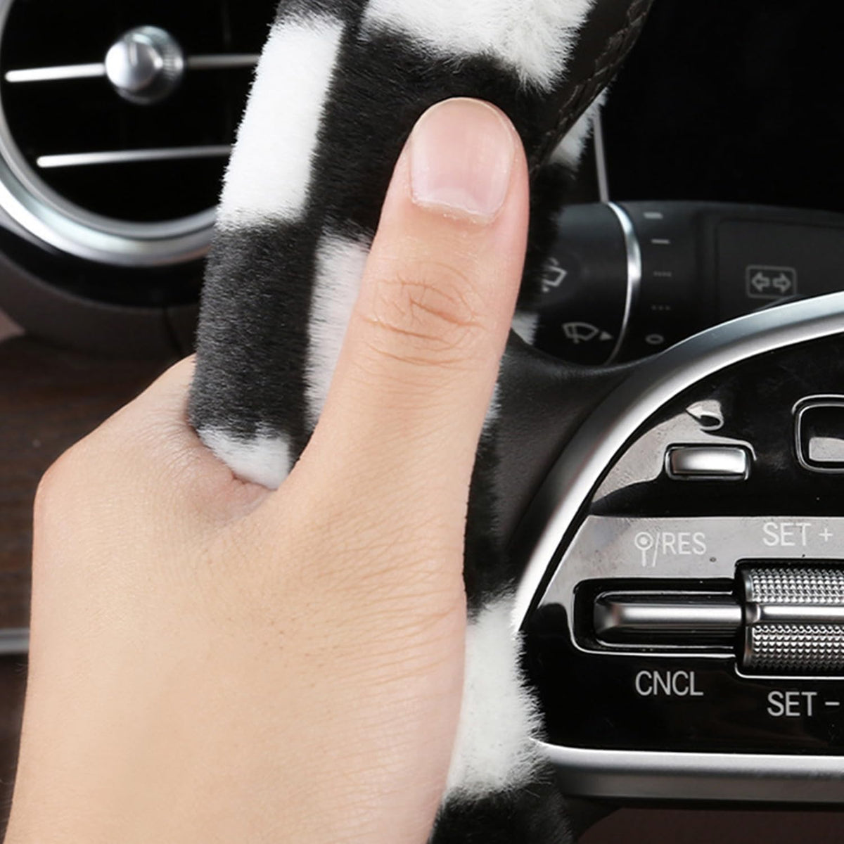 Black and White Checkered Fuzzy Steering Wheel Cover for Women, Universal Auto Steering Wheel 14-15 Inch Soft Warm Car Interior Accessories with 2PCS Car Coasters, Suitable for Men and Women