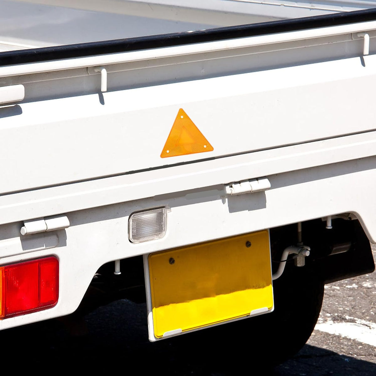 NUOBESTY 10pcs Plastic Reflective Triangle Safety Sign for Rear Bumper