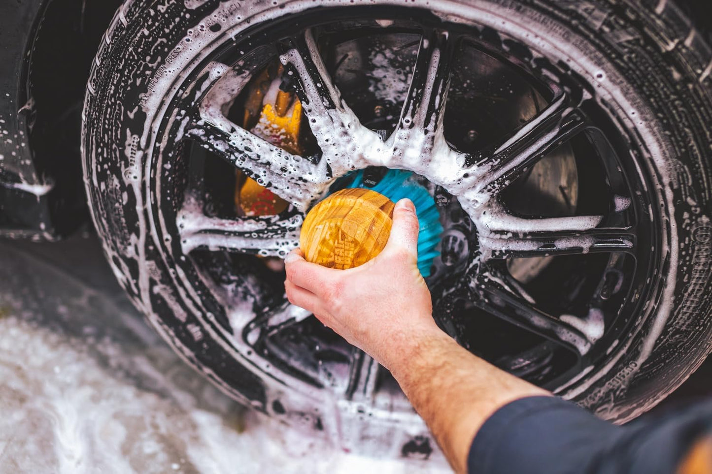 The Rag Company - Ultra Utility Brush - Car Wash Brush - Soft Nylon Bristles Perfect as an Interior, Wheel, or Tire Rim Cleaner - Sturdy and Effective Grip for All Detailing Purposes