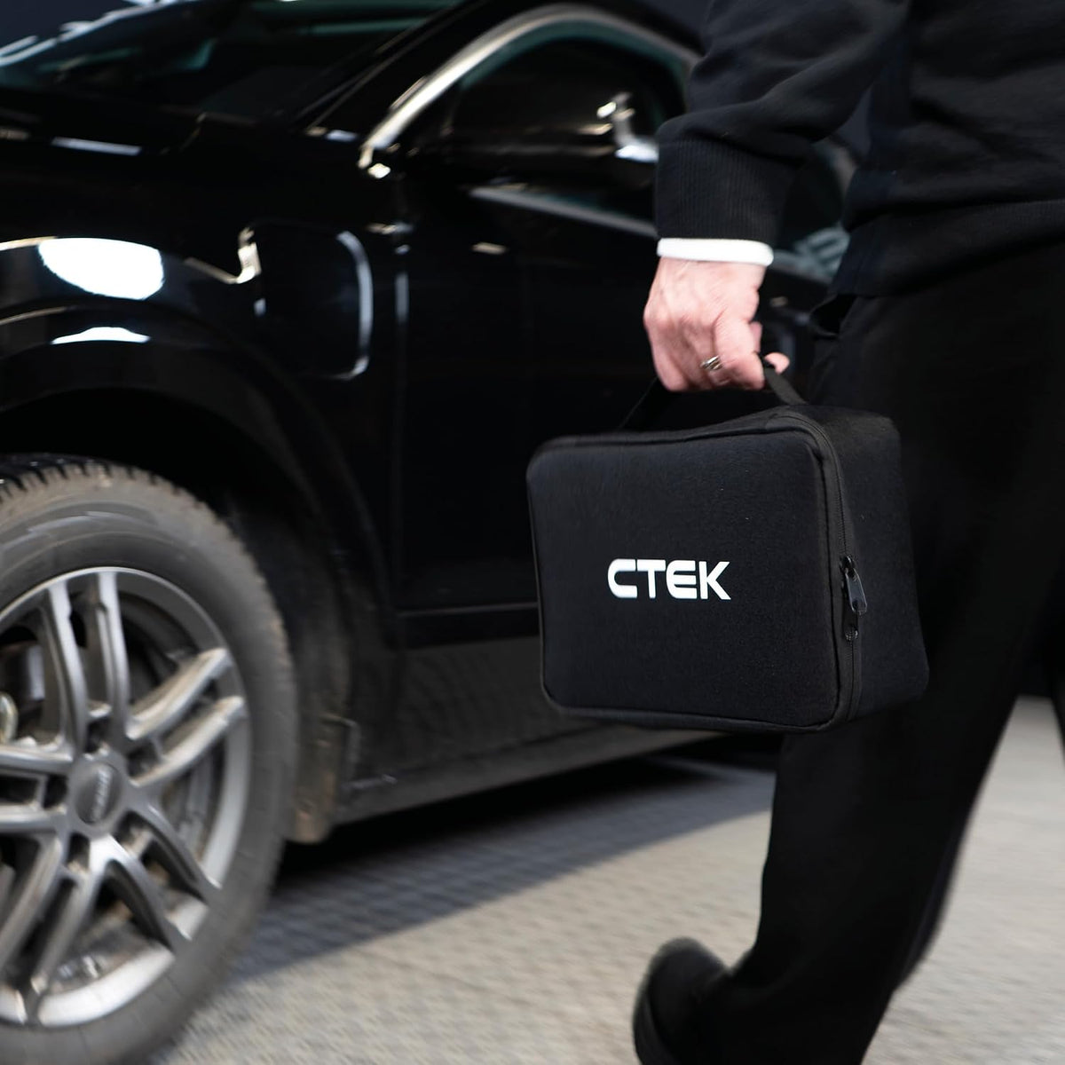 CTEK (40-255) CT5 Time to Go-12 Volt Battery Charger and Maintainer with Accessories (Charging Kit)