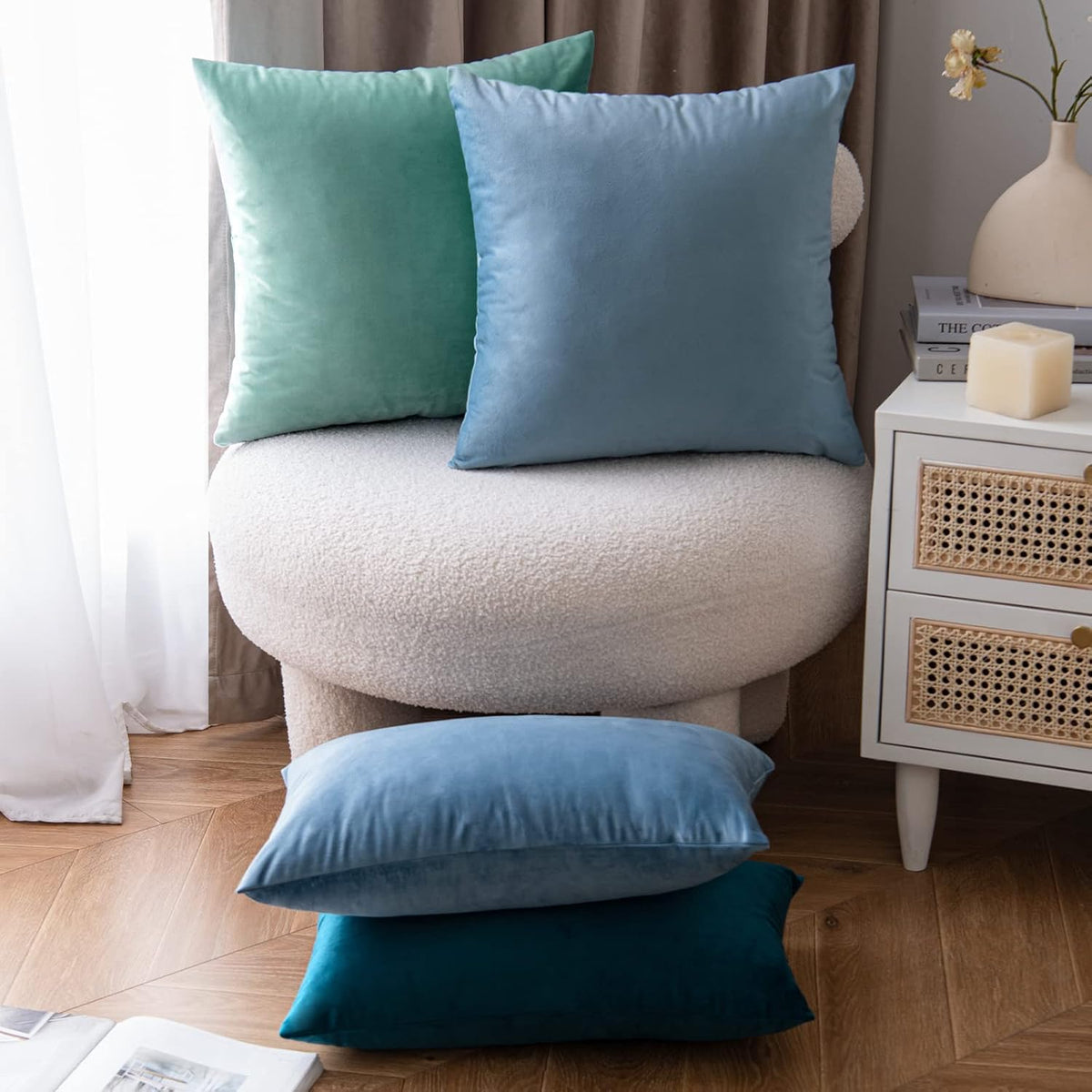 EMEMA Pack of 2 Velvet Throw Pillow Covers Decorative Square Pillowcase Soft Solid Cushion Case for Sofa Bedroom Chair Car 20x20 Inch Aqua Green