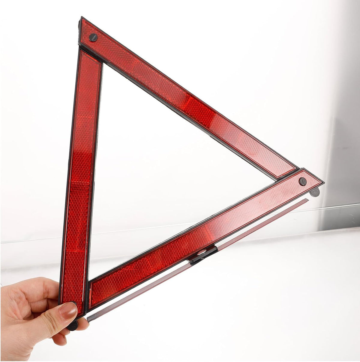 KALLORY 3pcs Reflective Road Markers Warning Triangles Made of Sturdy Abs Material with Compact and Reliable Placement for Traffic Safety and Road Parking Emergency Use