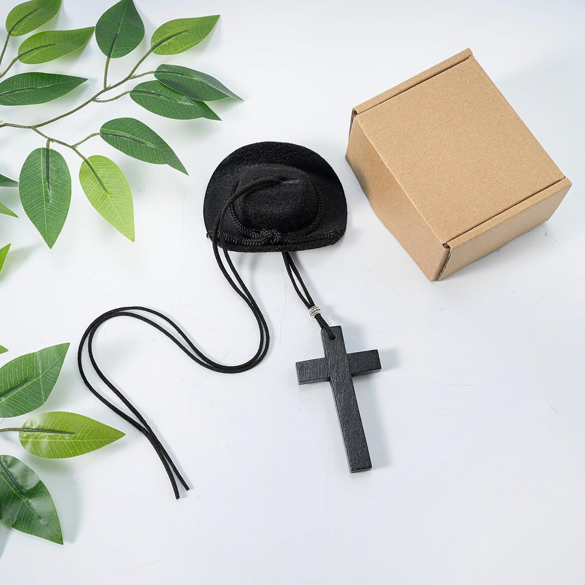 Rislobx Cowboy Hat Car Charm, Cowboy Hat for Car Mirror Hanging with Cross, Country Car Hanging Pendant, Cute Rear View Mirror Hanger Decor for Women, Universal Auto Interior Accessories (Black)