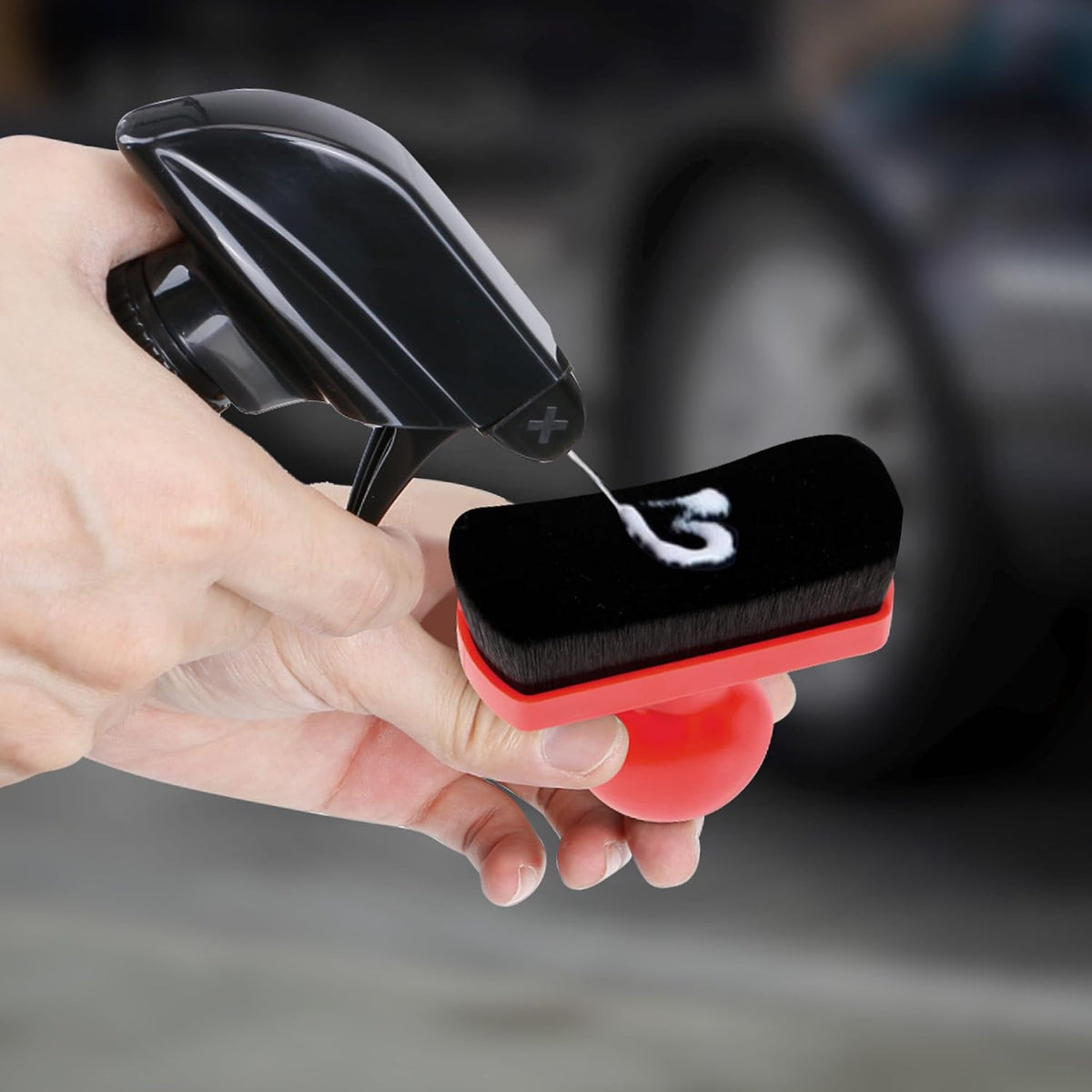 Car Tire Shine Applicator,Vegan Tire Shine Applicator with Curved Brush Head - Large Automotive Tire Dressing Applicator Brush with Storage Stand for Tire Detailing, 3.6 Inch -2pcs (Black&Red)