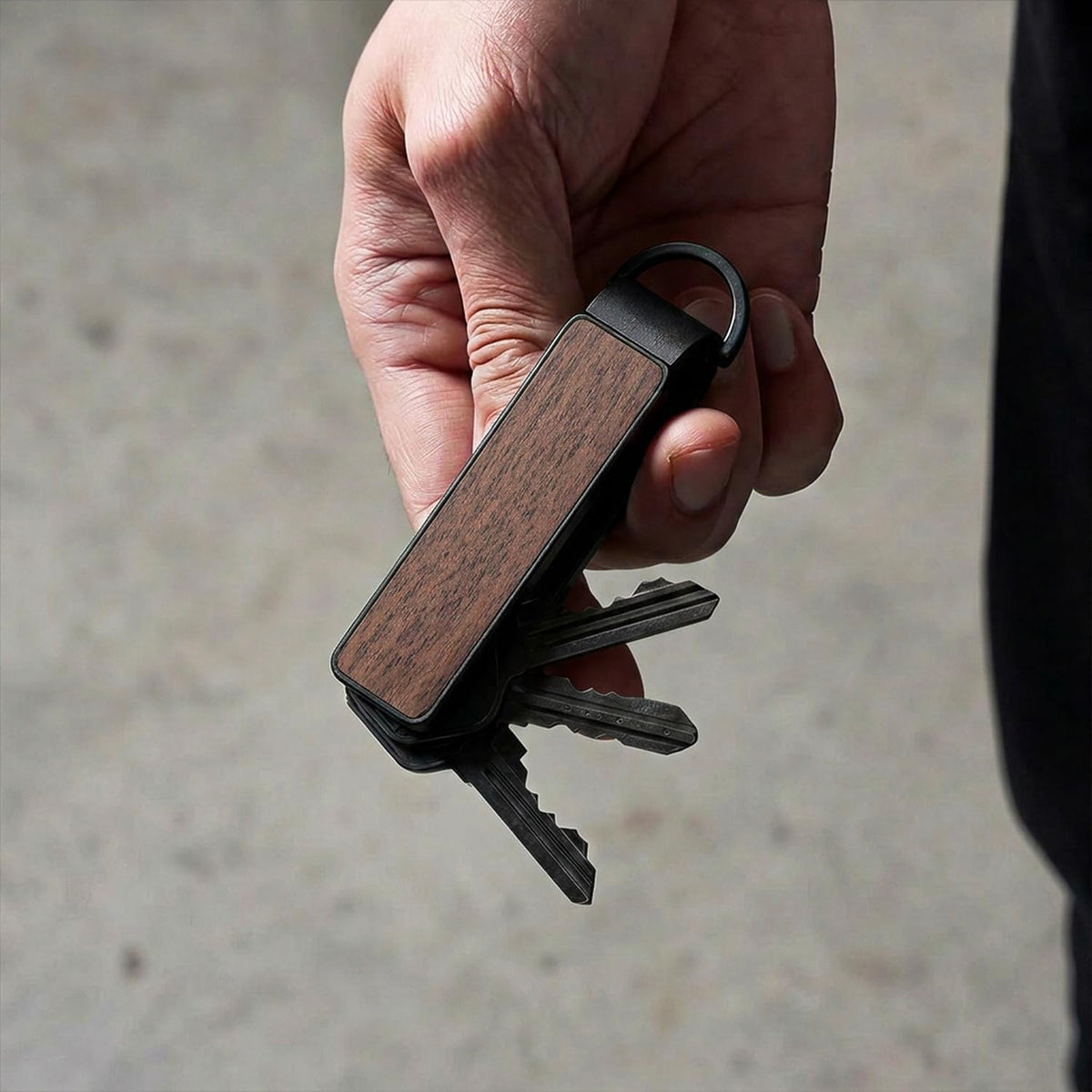 Compact Metallic Aluminum Key Organizer holder Keychain with Pocket Clip.