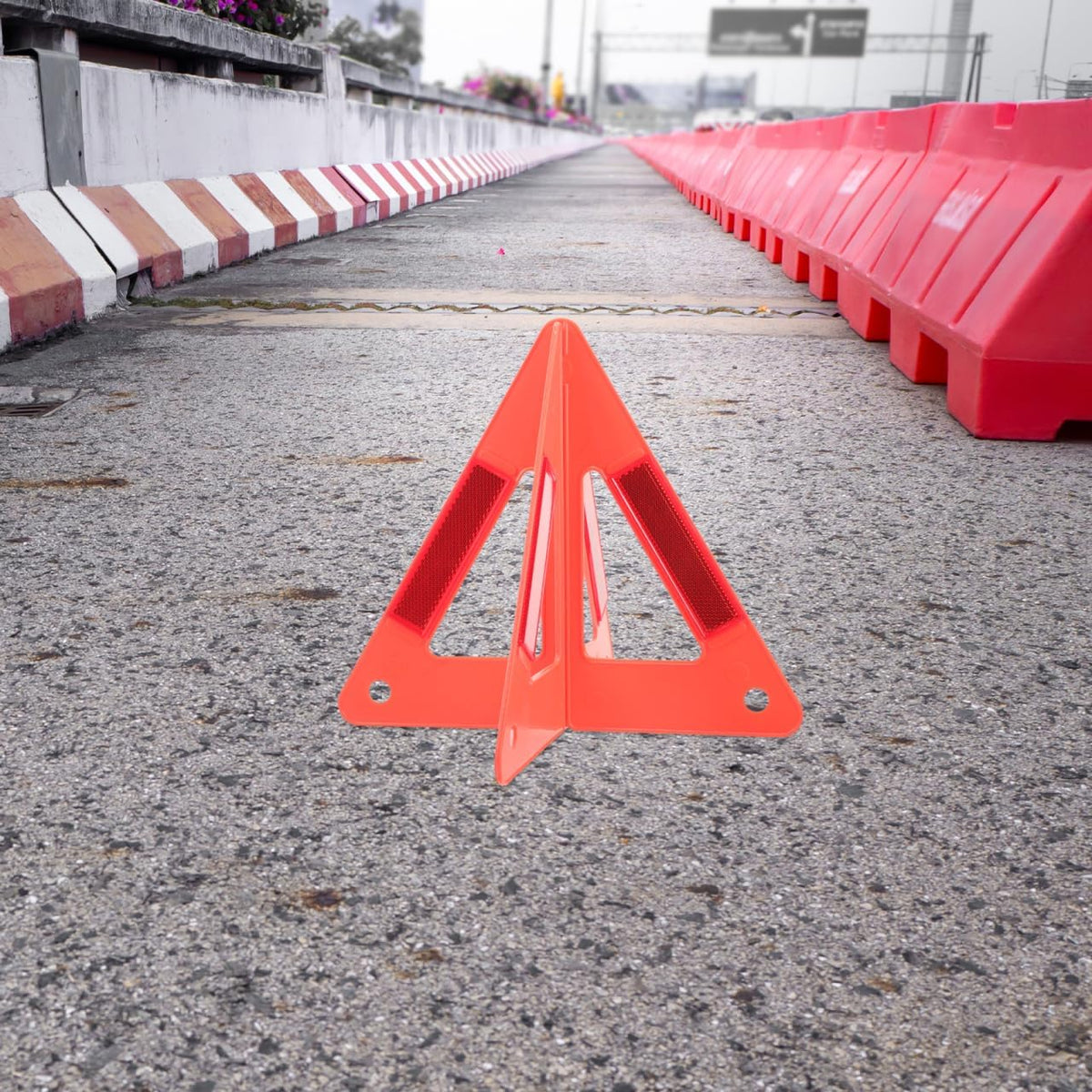 Amosfun Safety Triangle Reflective Road Safety Kit Road Warning Sign for Car Roadside Assistance Construction Work Trucks Trailers Tractors Portable Emergency Sign
