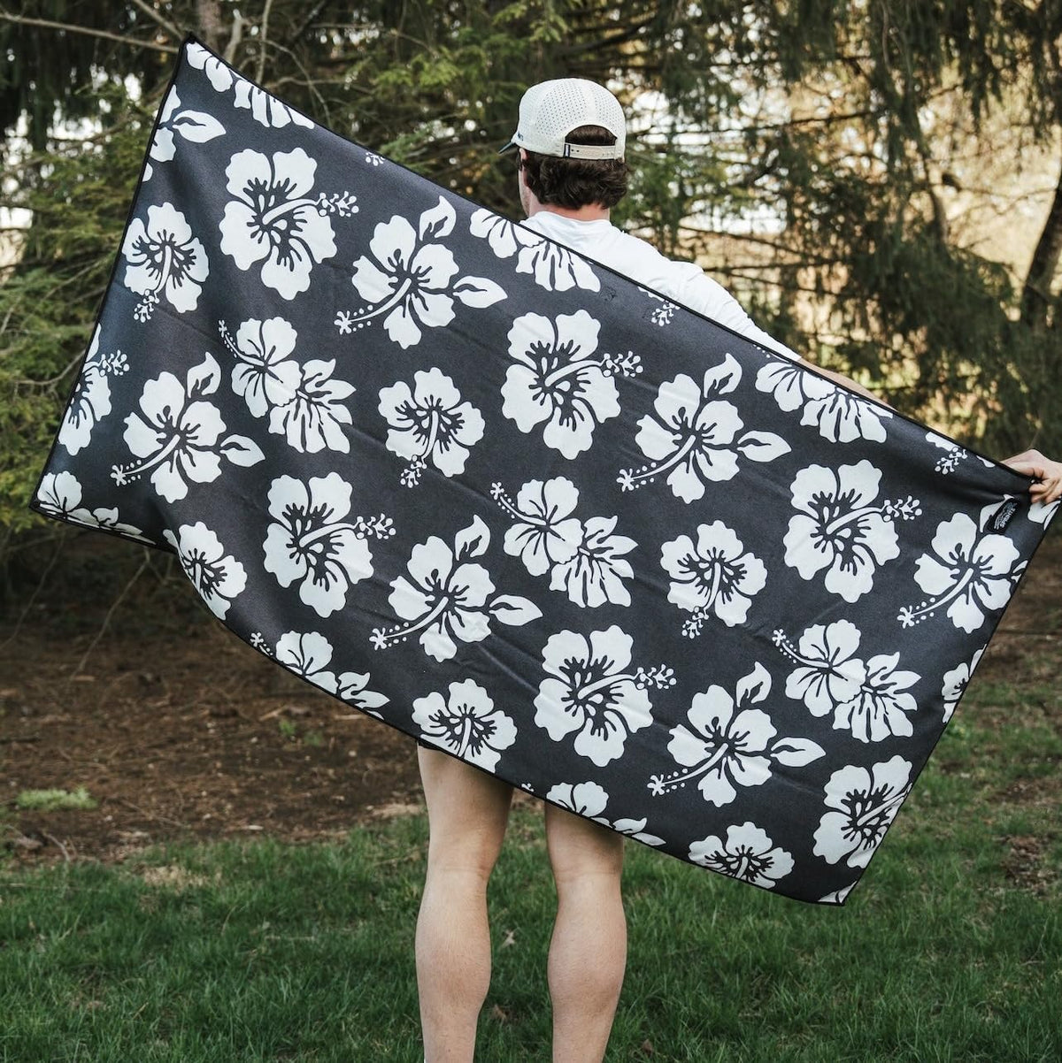 Sprints Athletic Running Towel, Full-Sized, Car Seat Cover - Performance Microfiber (Flex on the Beach - Black w/Snaps)
