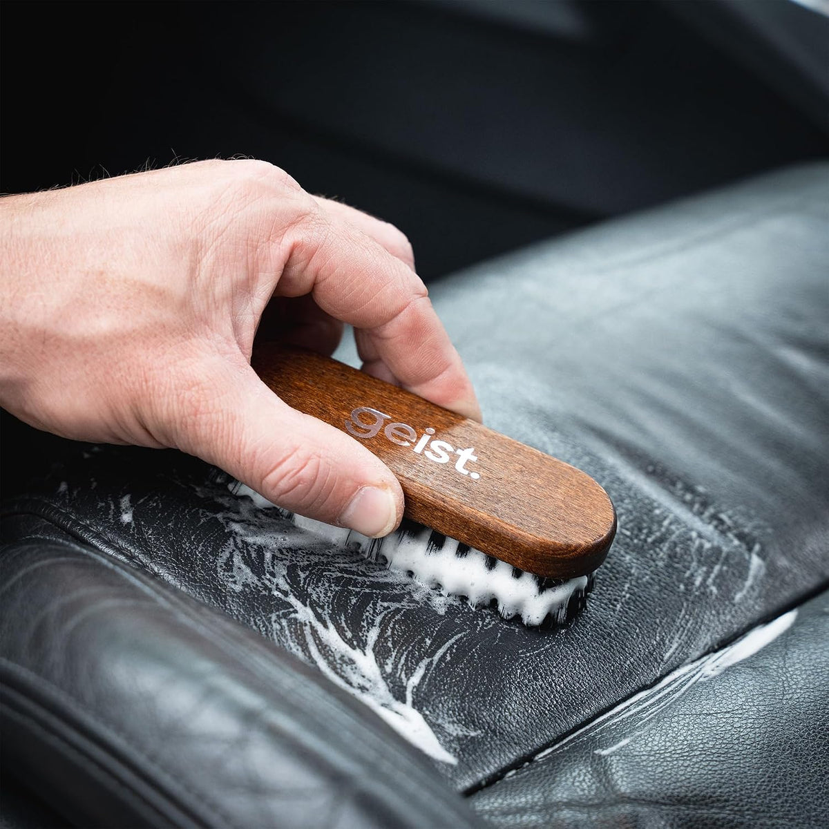 Geist. Leather & Upholstery Cleaning Brush Medium | To clean car seats, leather sofas, and alcantara | For car interiors, furniture, boots, shoes, bags and more