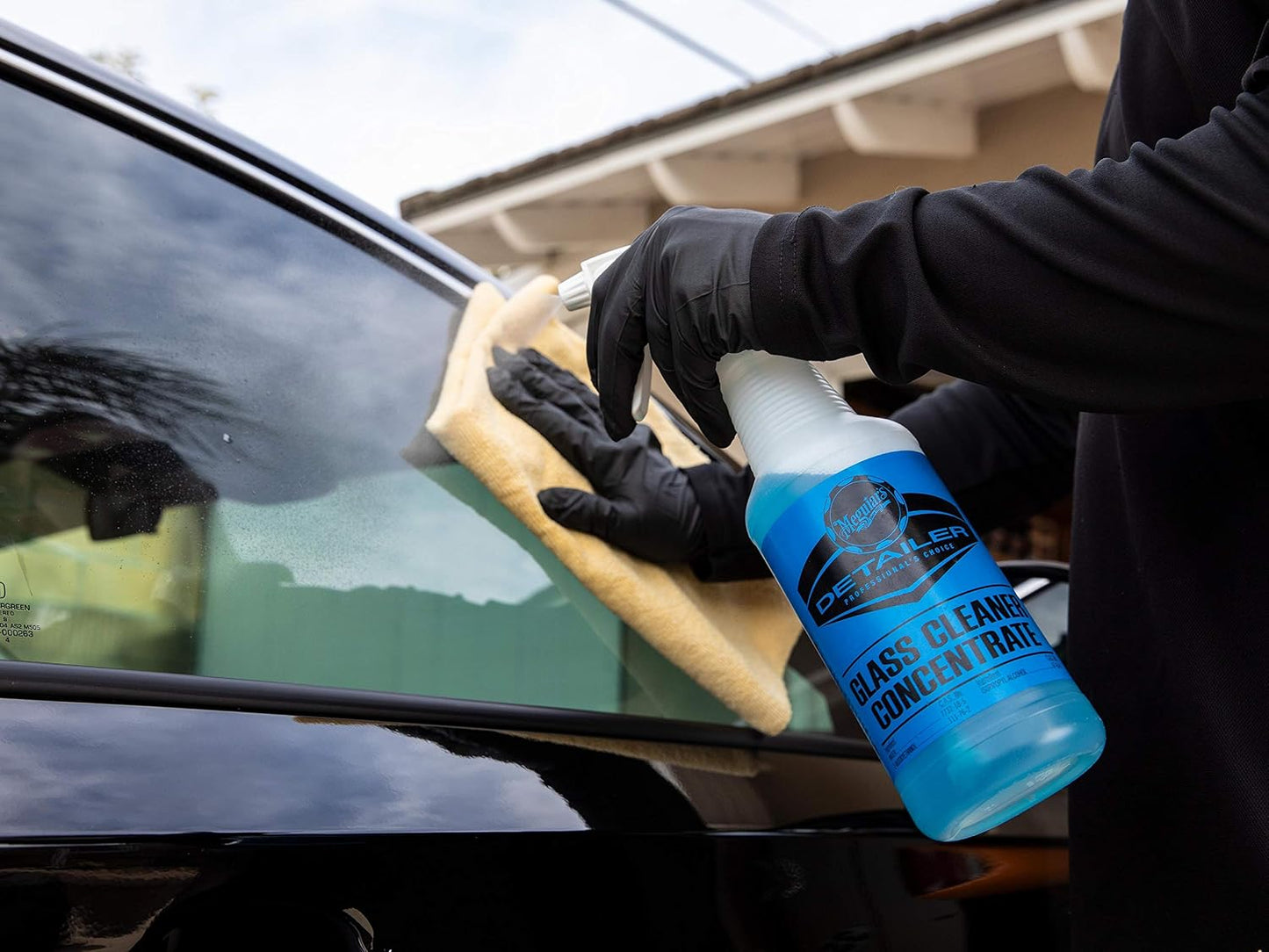 Meguiar’s Professional Glass Cleaner Concentrate, Car Glass Cleaner, Professional-Strength Formula For Streak-Free, Residue-Free, Use On Auto Glass, Windows And Mirrors - 1 Gallon Auto Glass Cleaner