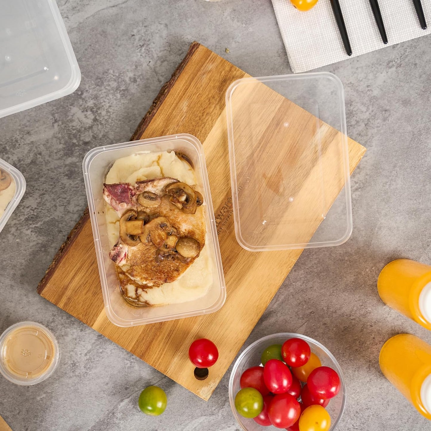 Restaurantware Plastic Containers 50 Pack of 34 oz with Lid Rectangular Clear Food Storage Containers Microwavable Stackable Lightweight Meal Prep Boxes for Take Out