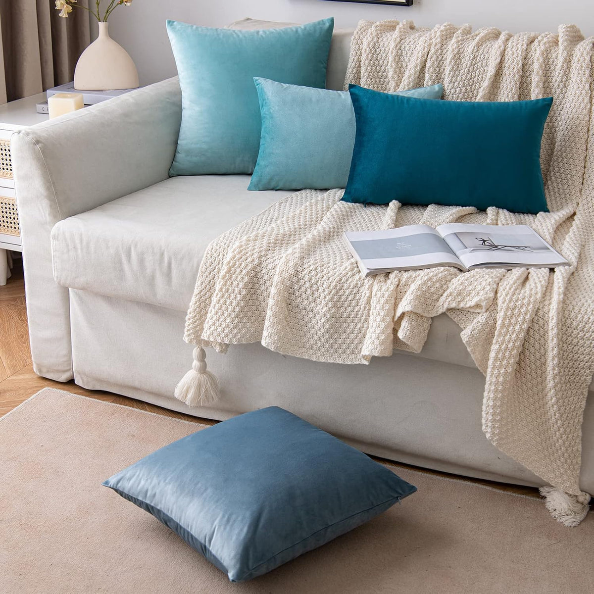 EMEMA Pack of 2 Velvet Throw Pillow Covers Decorative Square Pillowcase Soft Solid Cushion Case for Sofa Bedroom Chair Car 20x20 Inch Aqua Green