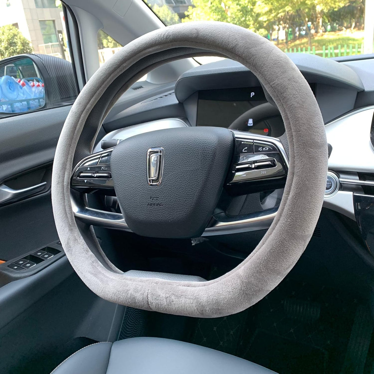 Fluffy Steering Wheel Cover, Short Plush Auto Accessories for Men and Women with Inner Ring Universal 15 Inch (Black)