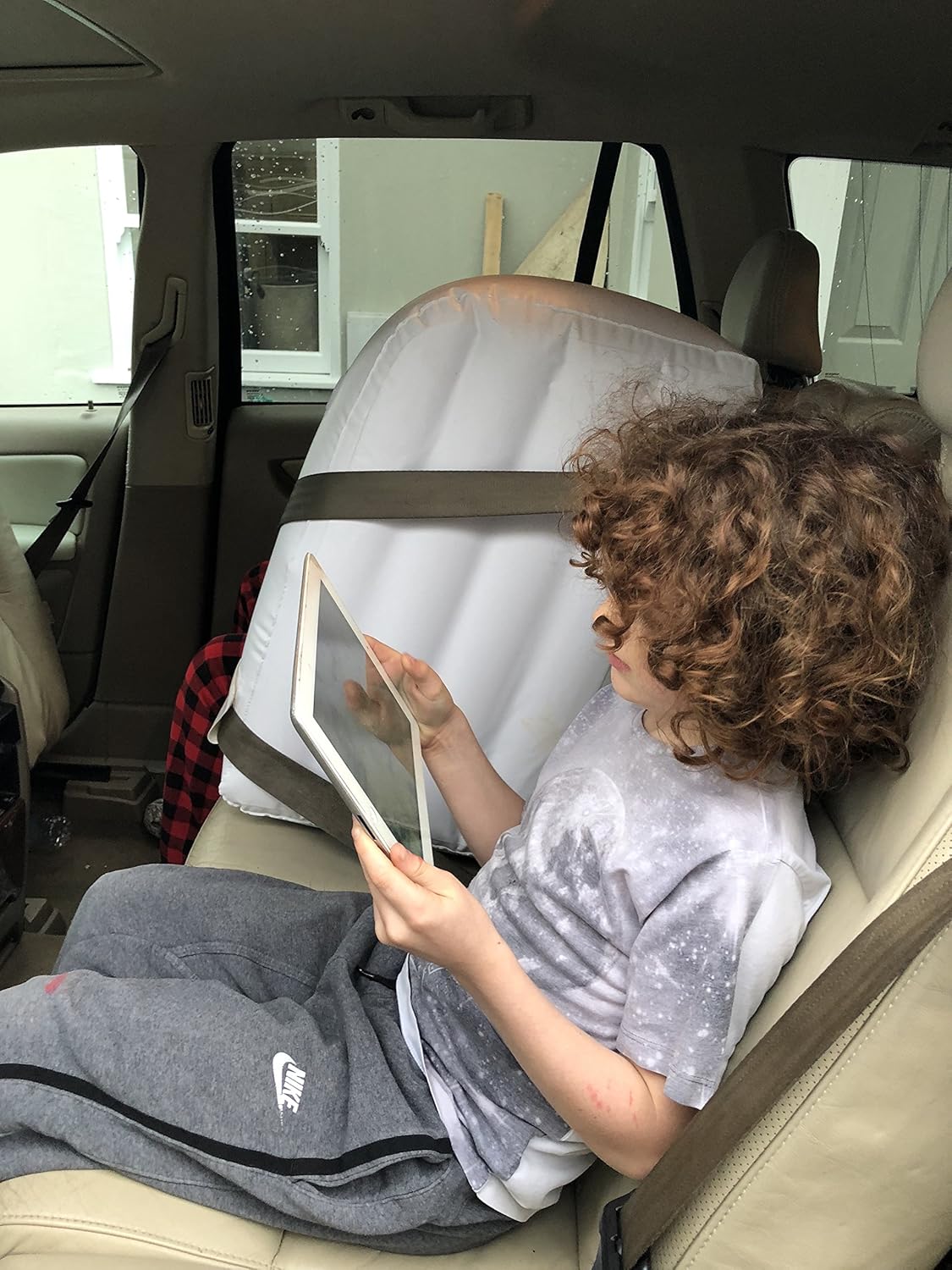 Jet Creations Inflatable Car Backseat Divider - seperates Children so no More Back seat Fights, and Simple to Install.
