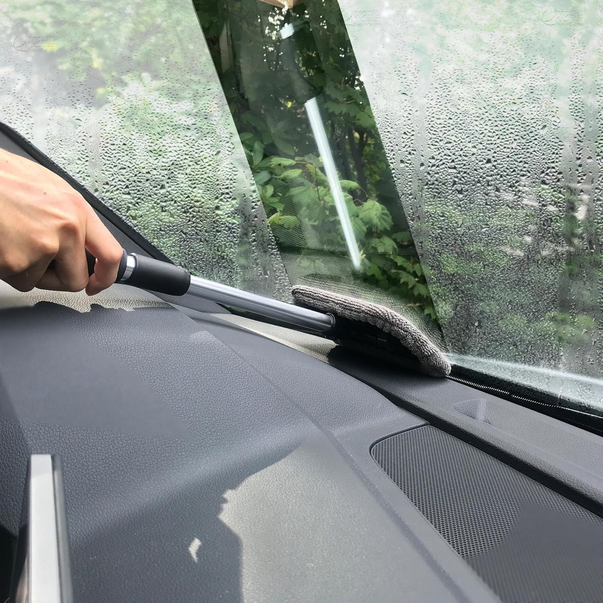 POLYTE Pivoting Windshield Glass Cleaning Tool Extendable Aluminum Handle